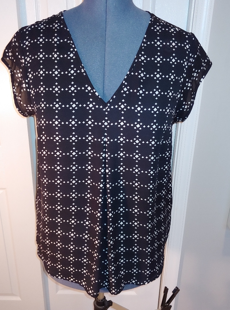 DR2 black and white top
